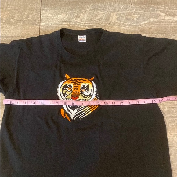Men's Black Embroidered Tiger Crewneck Graphic Tee from India - Picture 4 of 6